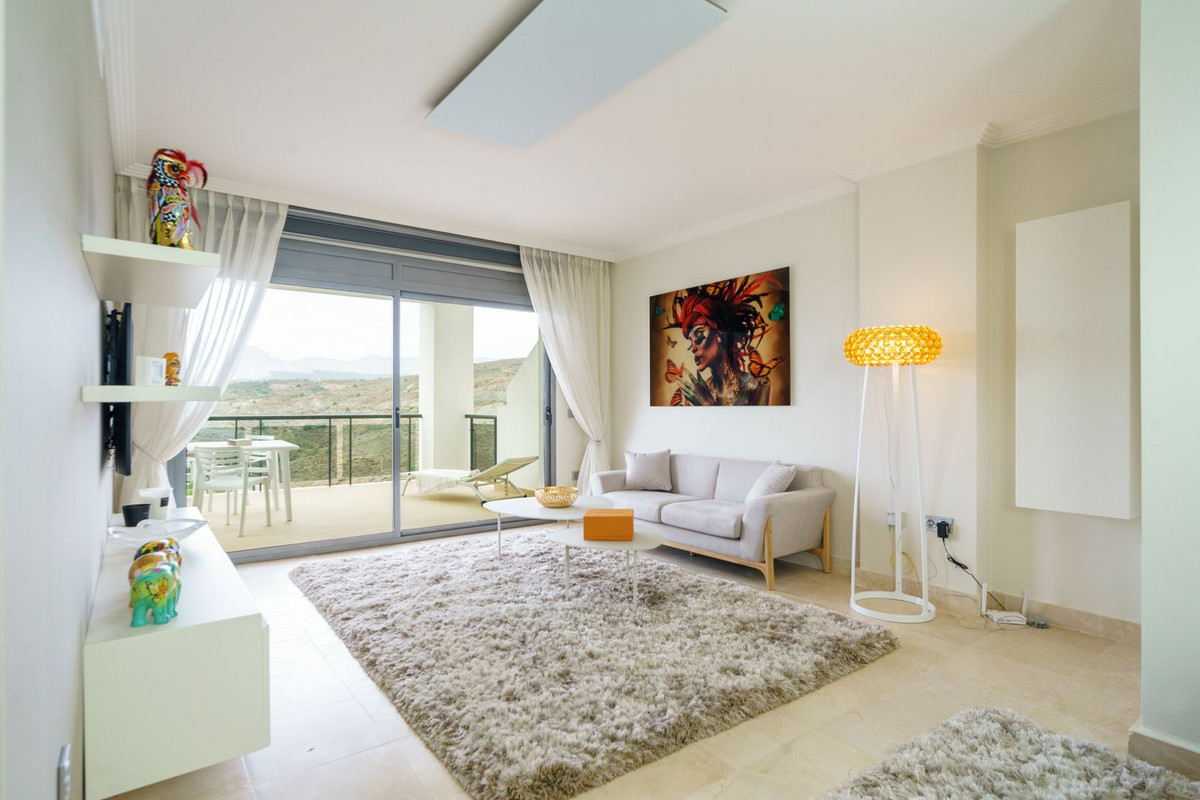 2 Bedroom Apartment for Sale in Benahavís — 4