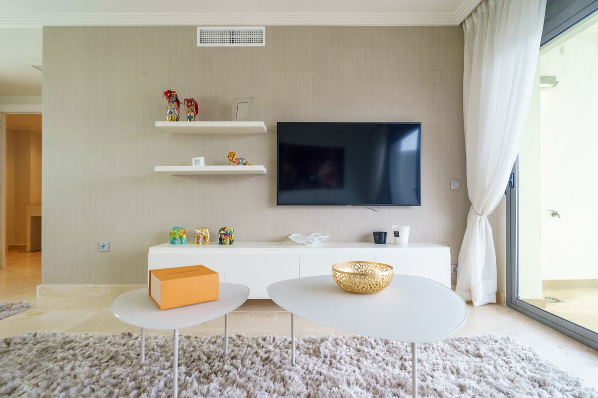 2 Bedroom Apartment for Sale in Benahavís — 7