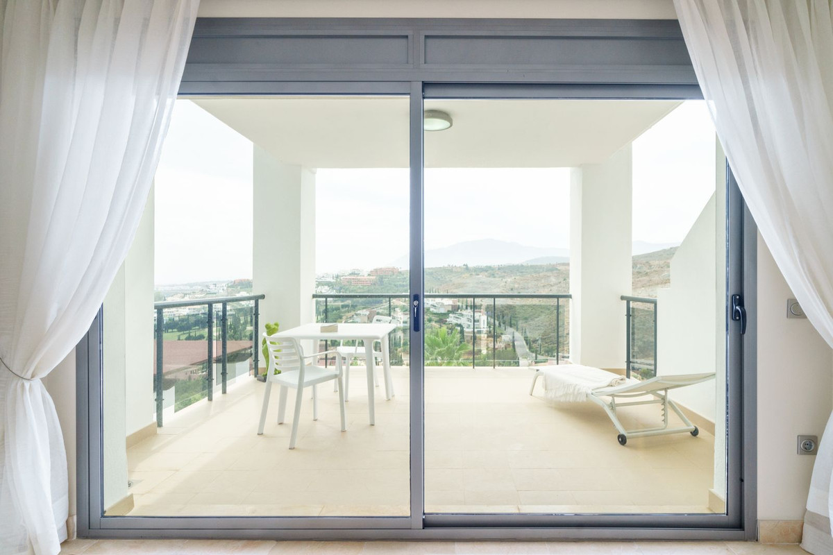 2 Bedroom Apartment for Sale in Benahavís — 8
