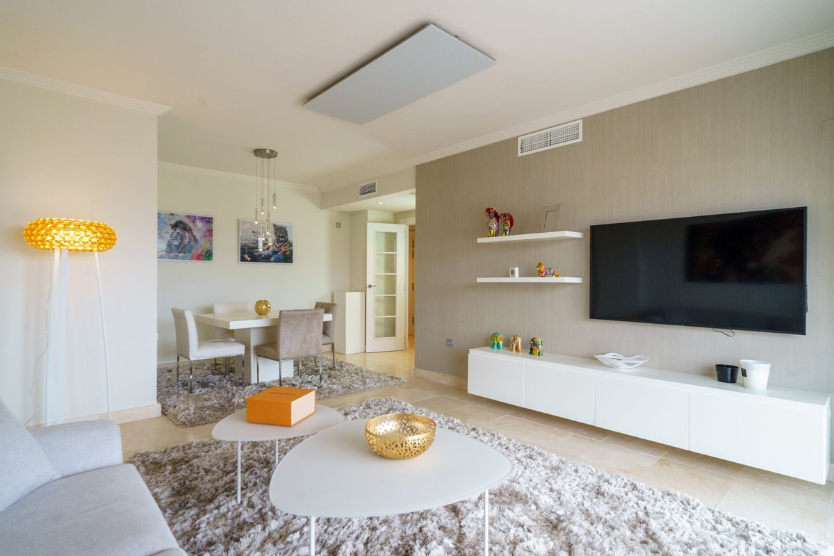 2 Bedroom Apartment for Sale in Benahavís — 9