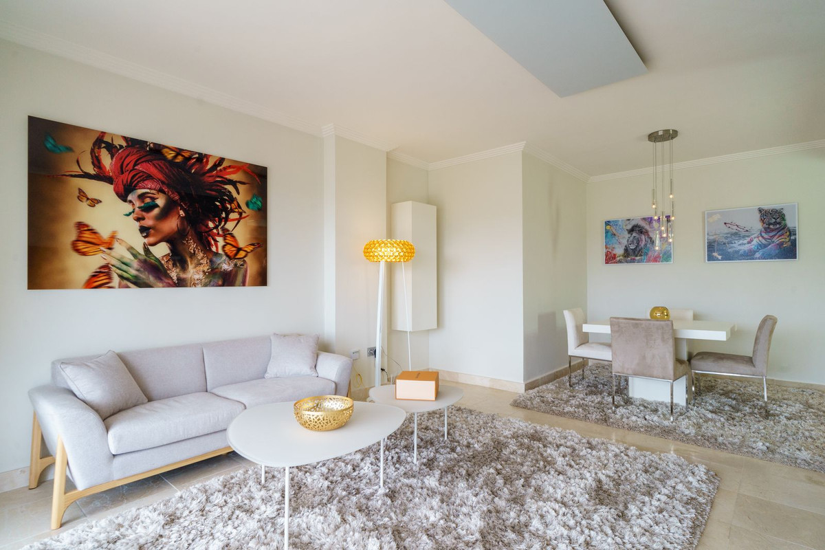 2 Bedroom Apartment for Sale in Benahavís — view 10
