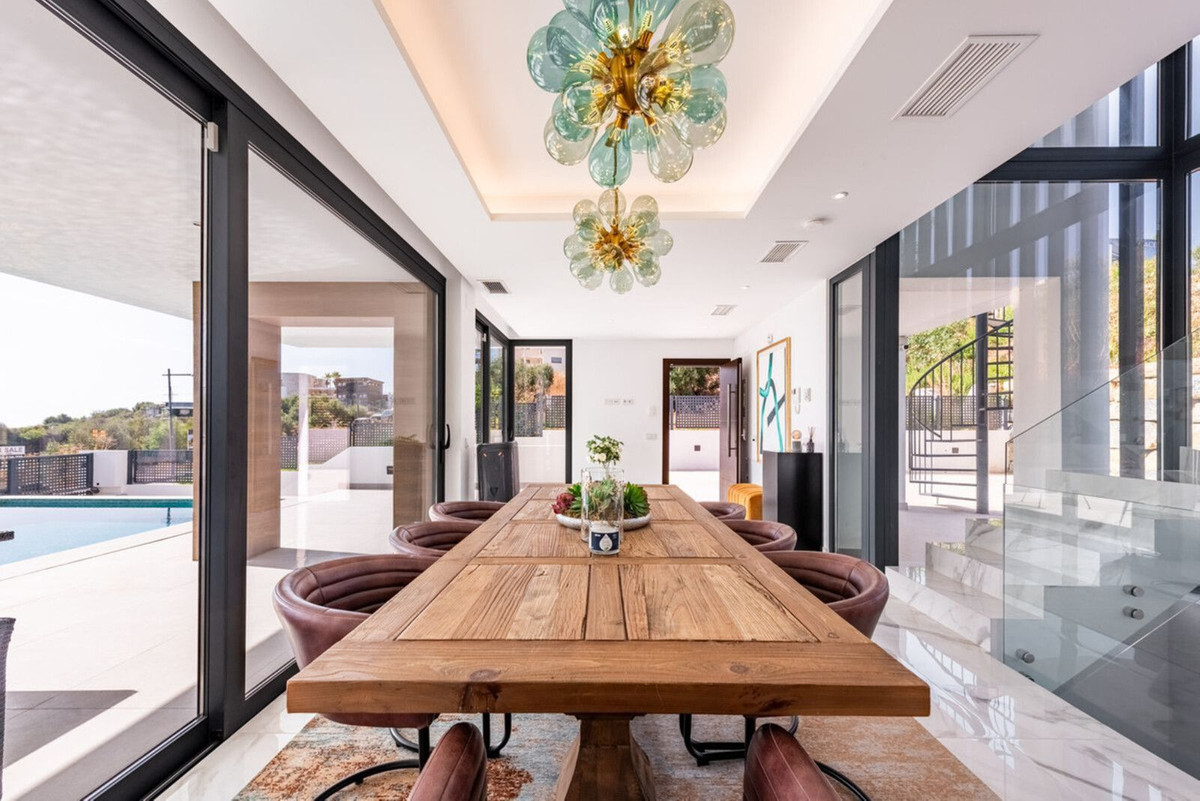 3 Bedroom Villa for Sale in Estepona — 2
