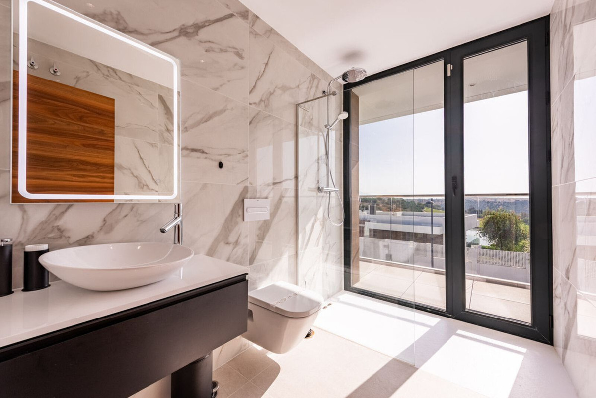 3 Bedroom Villa for Sale in Estepona — 8