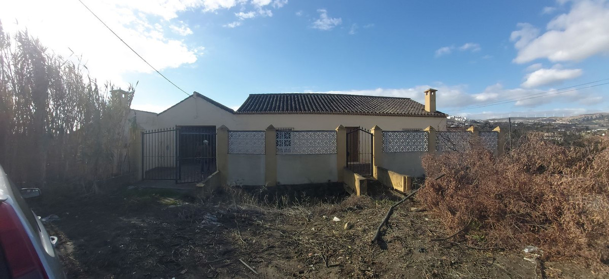 Plot for Sale in Estepona — 2