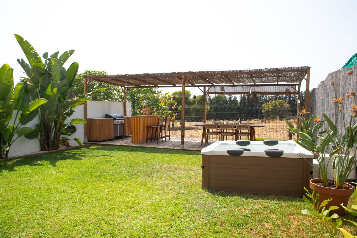 4 Bedroom Villa for Sale in Nueva Andalucía — 4