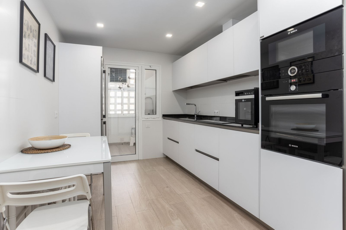 2 Bedroom Apartment for Sale in San Pedro de Alcántara — 2