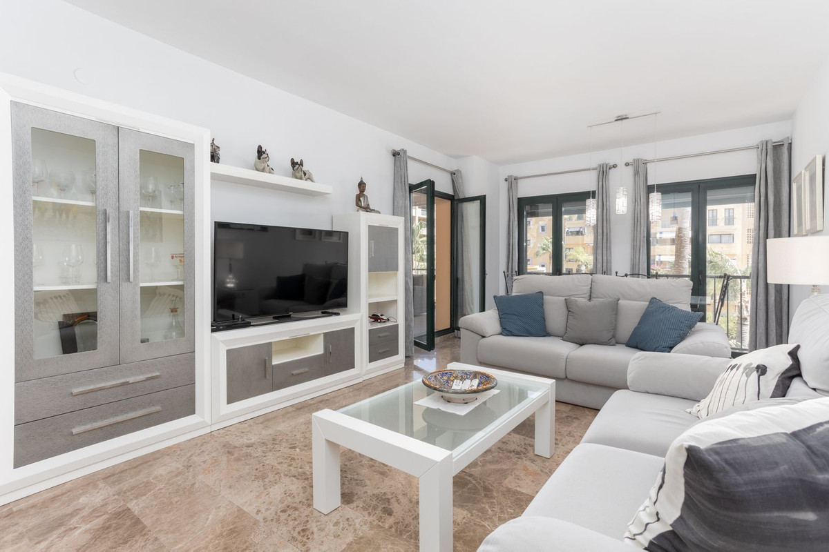 2 Bedroom Apartment for Sale in San Pedro de Alcántara — 3