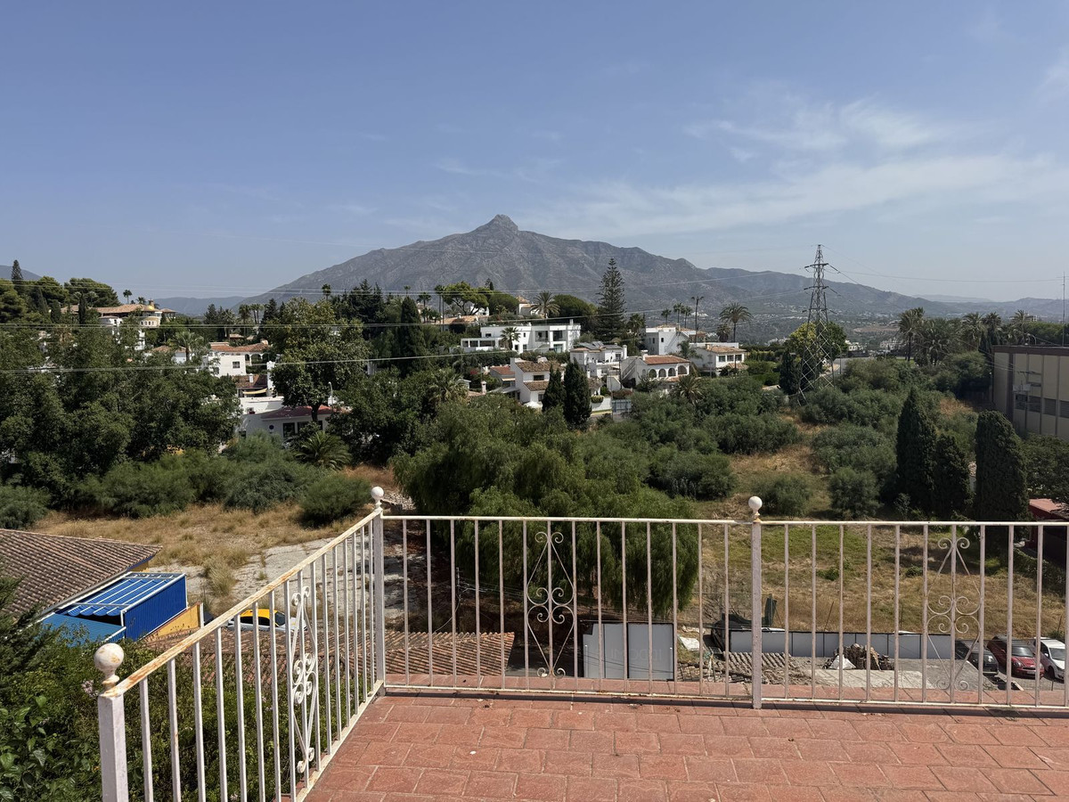 6 Bedroom Villa for Sale in Nueva Andalucía — 2