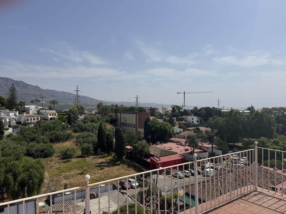 6 Bedroom Villa for Sale in Nueva Andalucía — 4