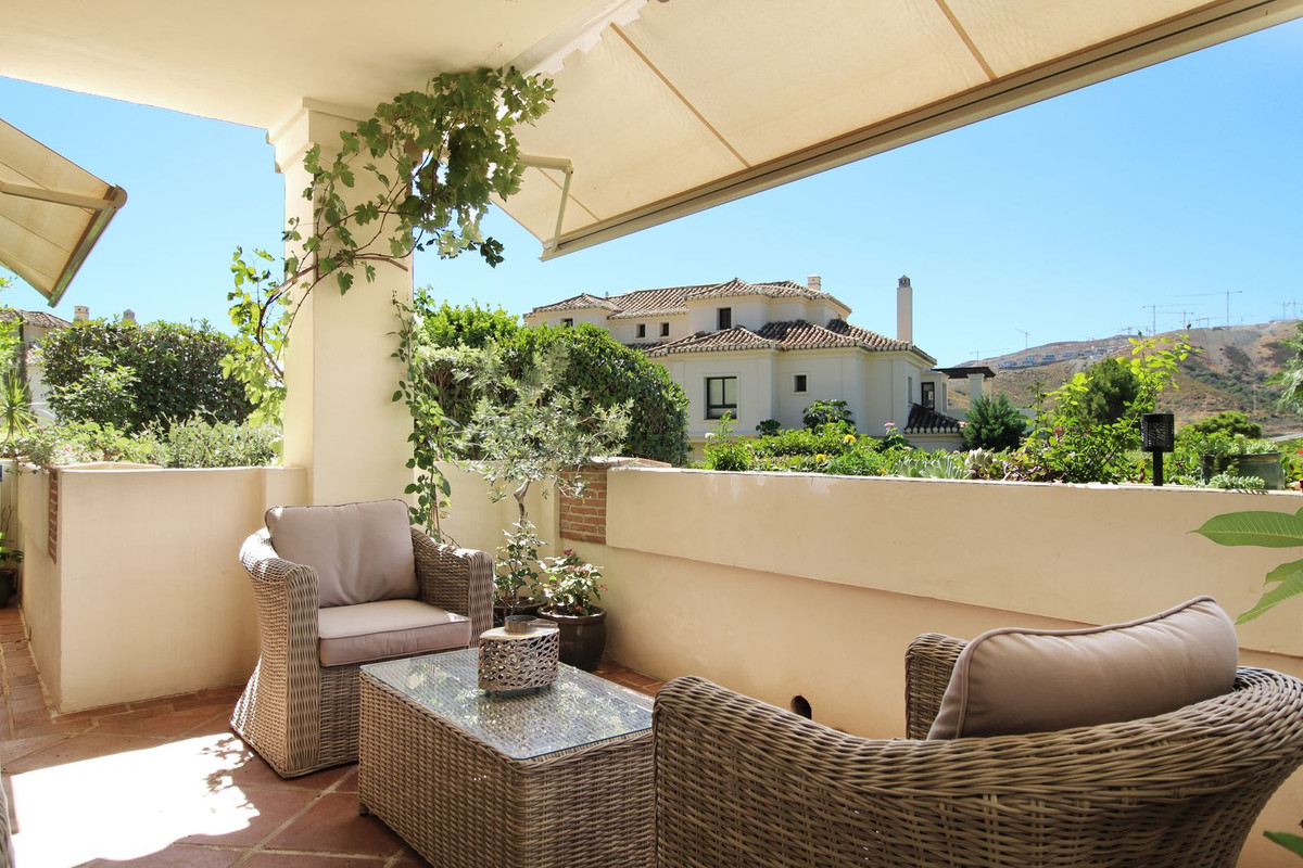 3 Bedroom Apartment for Sale in Benahavís — 2