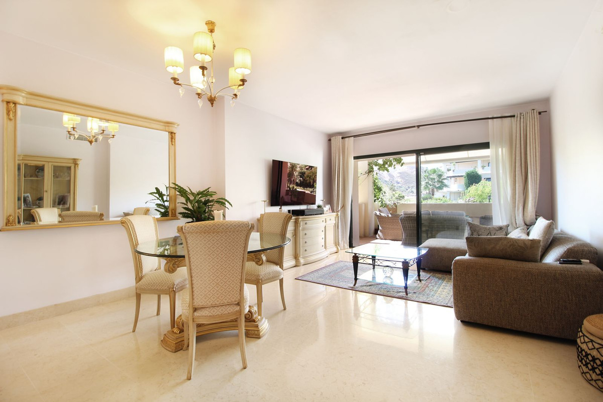 3 Bedroom Apartment for Sale in Benahavís — 3