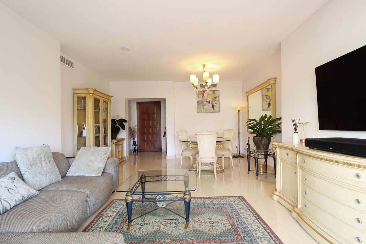 3 Bedroom Apartment for Sale in Benahavís — 5