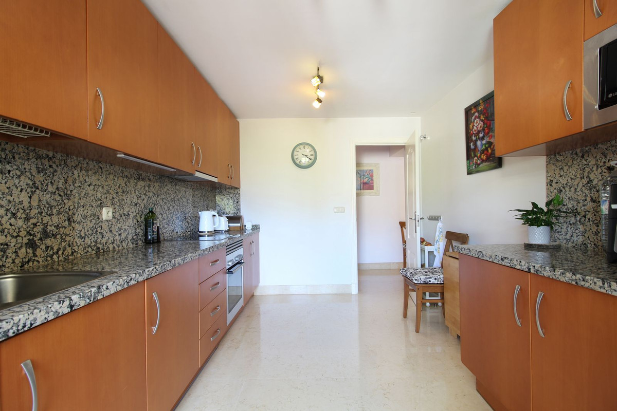 3 Bedroom Apartment for Sale in Benahavís — 9