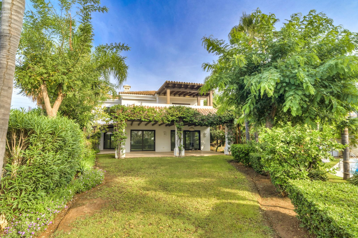 6 Bedroom Villa for Sale in The Golden Mile