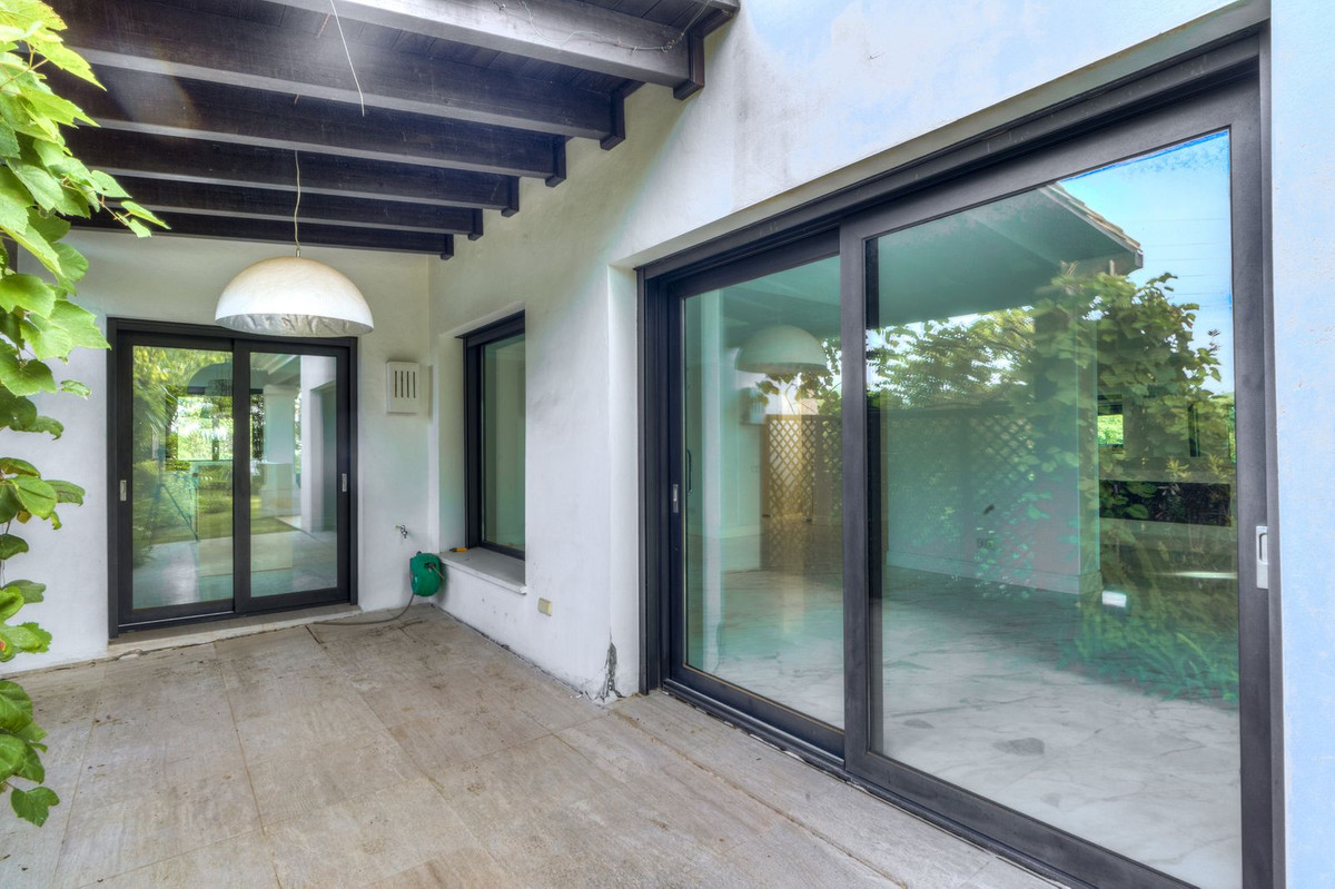 6 Bedroom Villa for Sale in The Golden Mile — 3