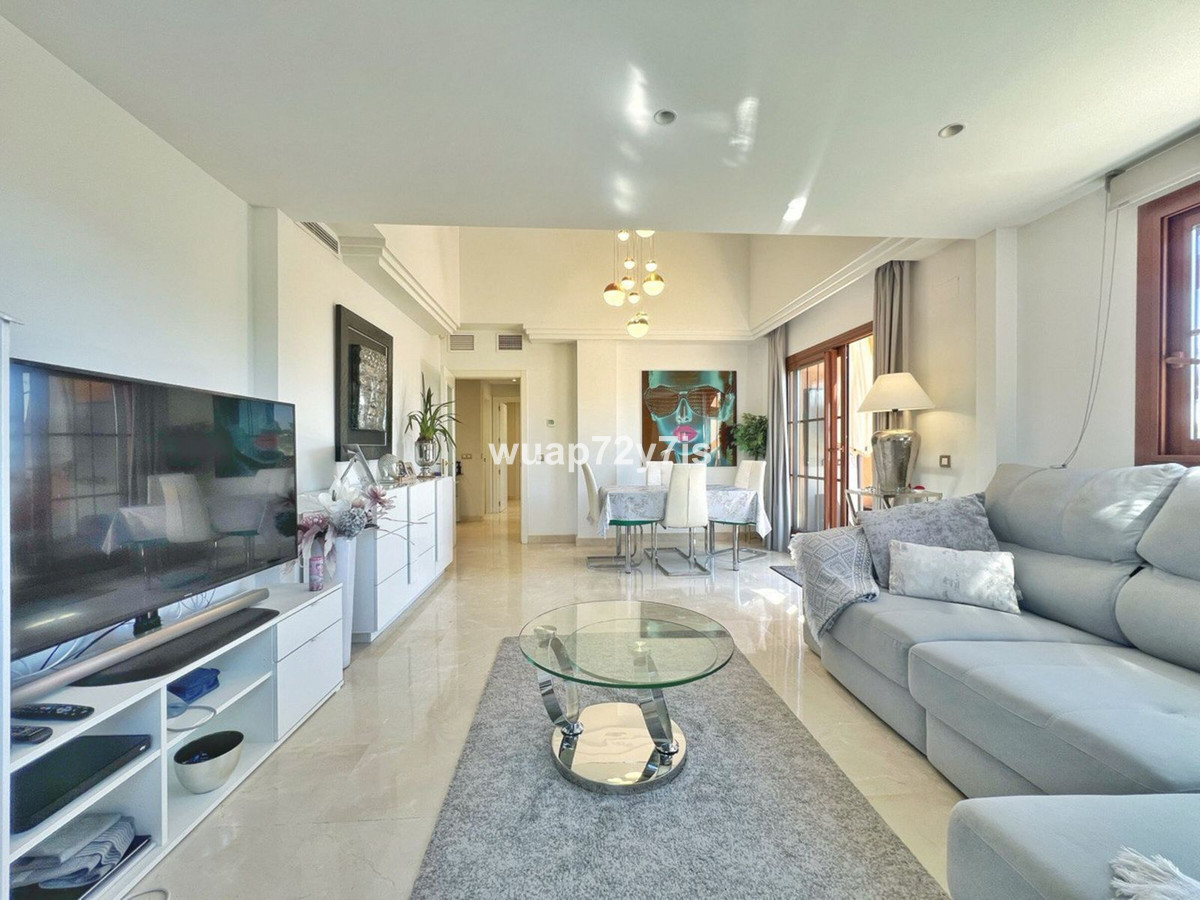 2 Bedroom Apartment for Sale in Benahavís — 6