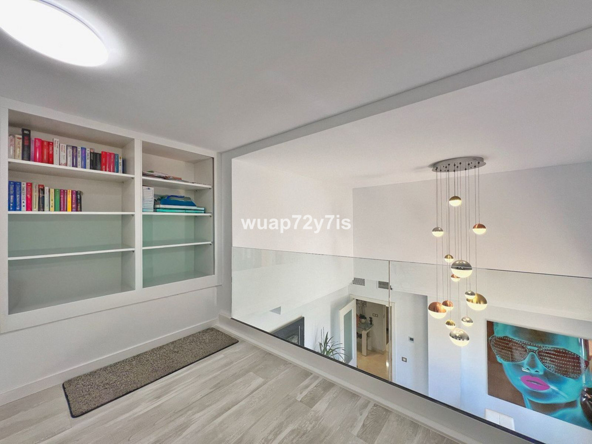 2 Bedroom Apartment for Sale in Benahavís — view 10