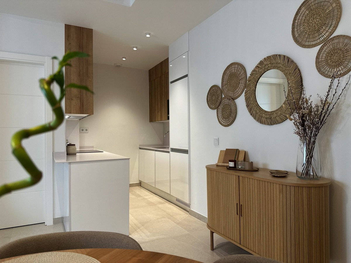 2 Bedroom Apartment for Sale in Estepona — view 10