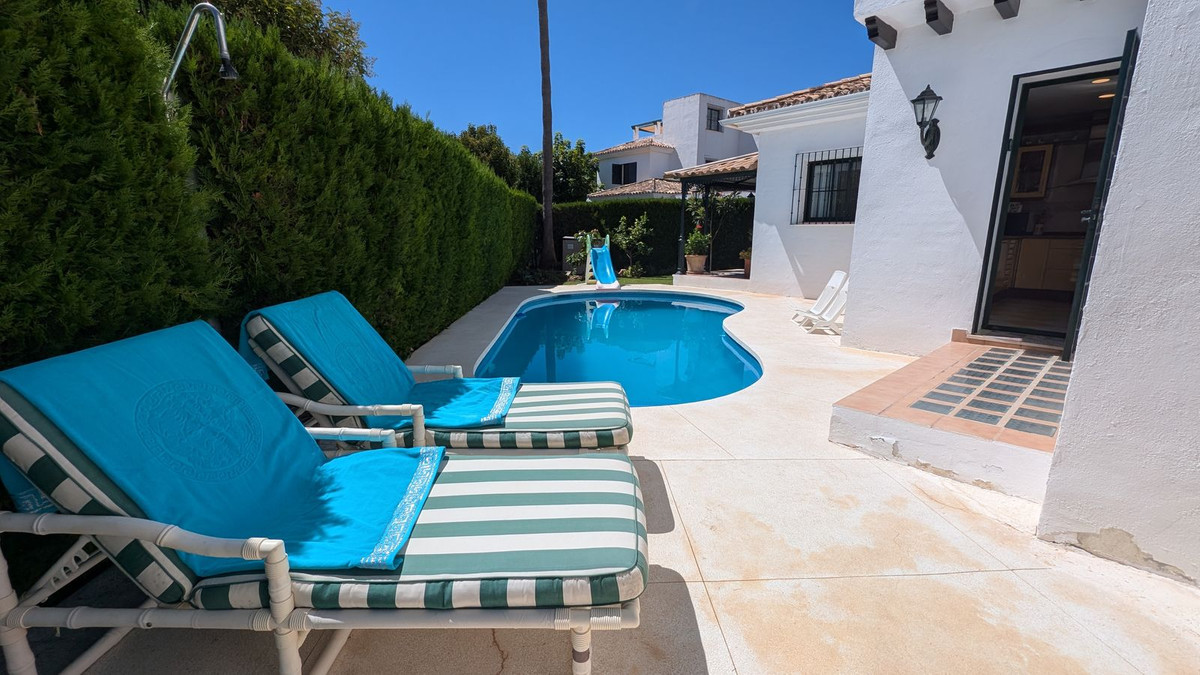 4 Bedroom Villa for Sale in San Pedro de Alcántara