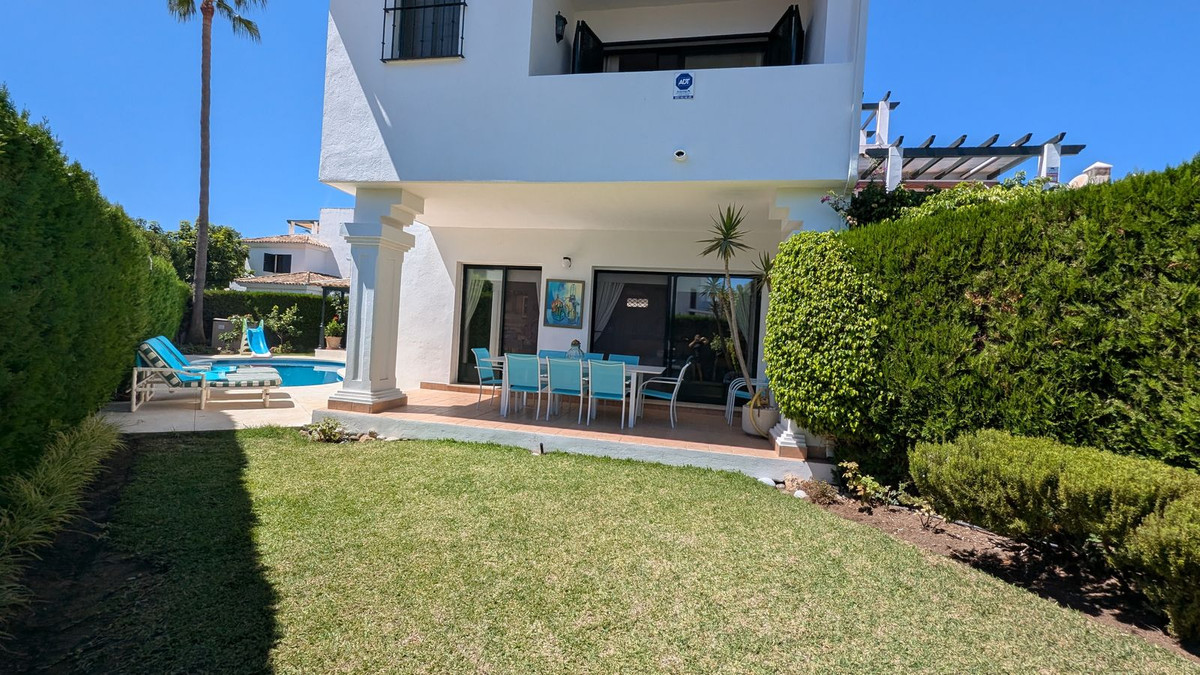 4 Bedroom Villa for Sale in San Pedro de Alcántara — 2