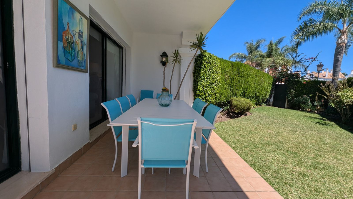 4 Bedroom Villa for Sale in San Pedro de Alcántara — 4