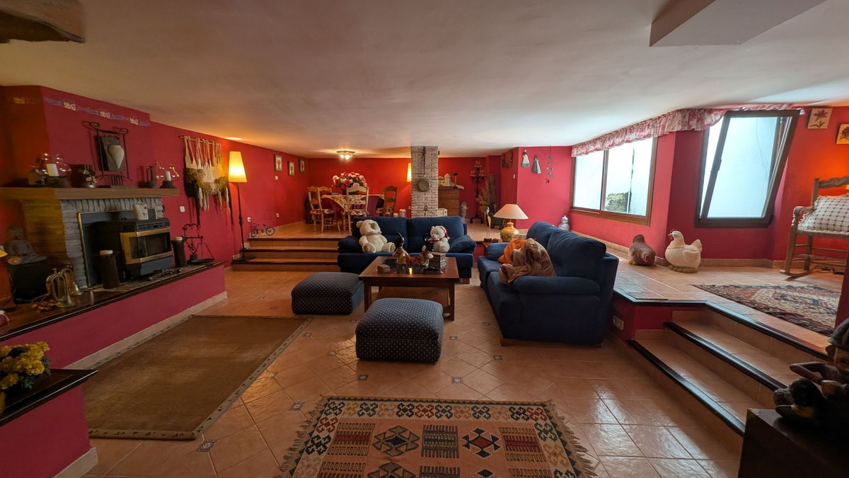 4 Bedroom Villa for Sale in San Pedro de Alcántara — 7