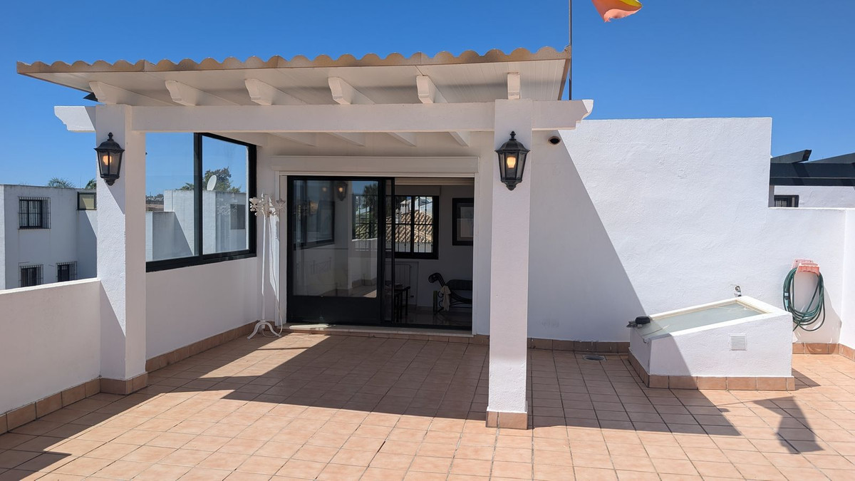 4 Bedroom Villa for Sale in San Pedro de Alcántara — view 10