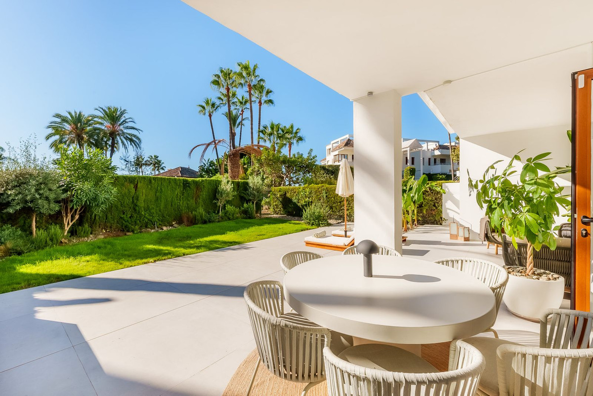 4 Bedroom Apartment for Sale in Nueva Andalucía — 4