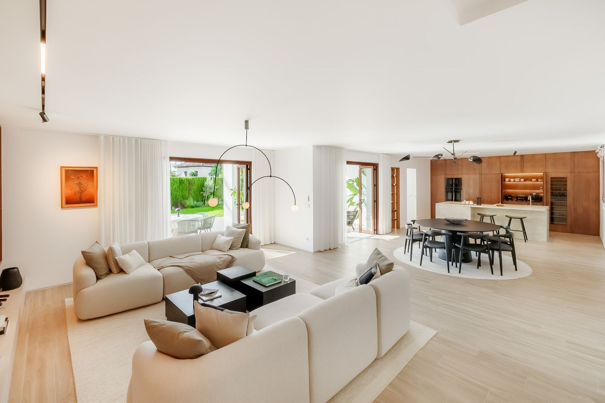 4 Bedroom Apartment for Sale in Nueva Andalucía — 6