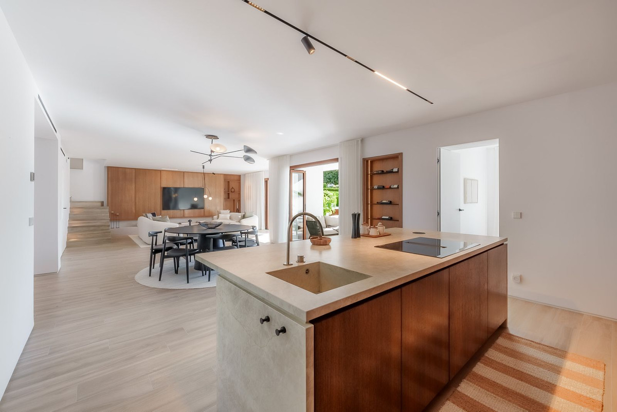 4 Bedroom Apartment for Sale in Nueva Andalucía — 7