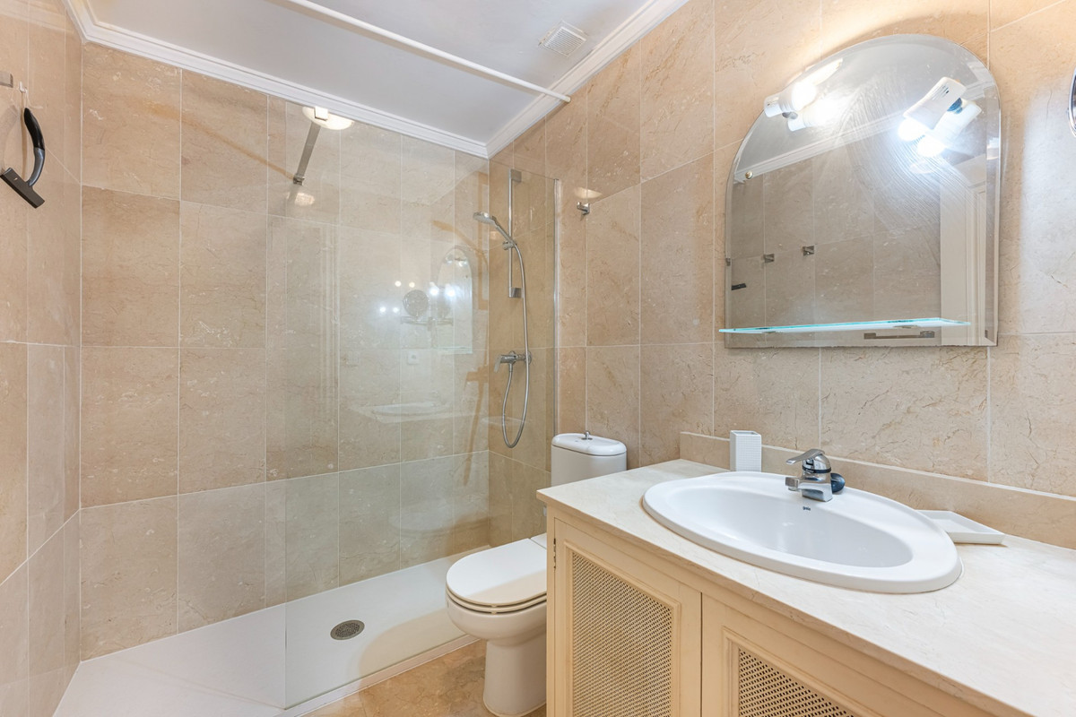 2 Bedroom Apartment for Sale in Nueva Andalucía — view 14