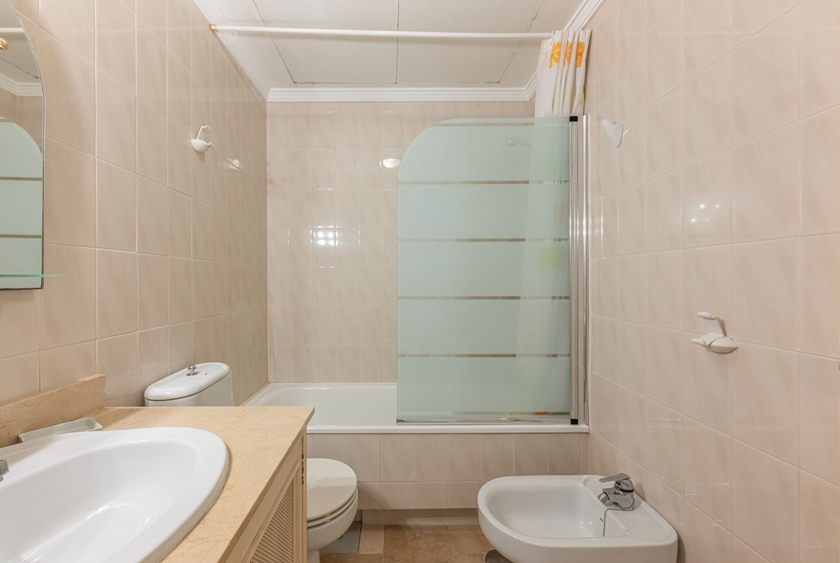 2 Bedroom Apartment for Sale in Nueva Andalucía — view 15