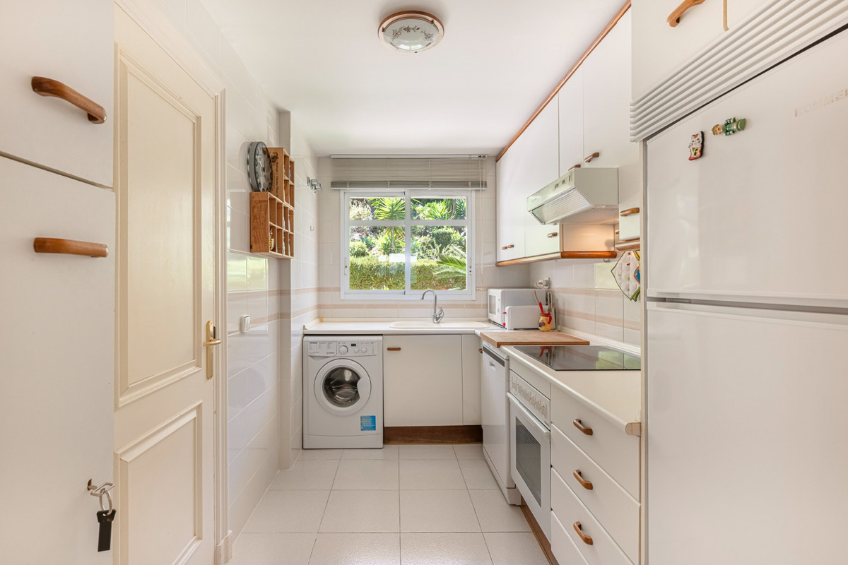2 Bedroom Apartment for Sale in Nueva Andalucía — view 19