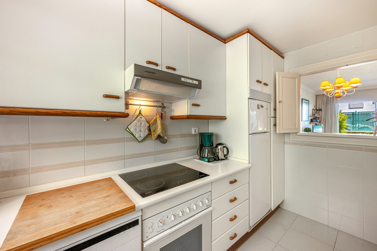 2 Bedroom Apartment for Sale in Nueva Andalucía — view 20