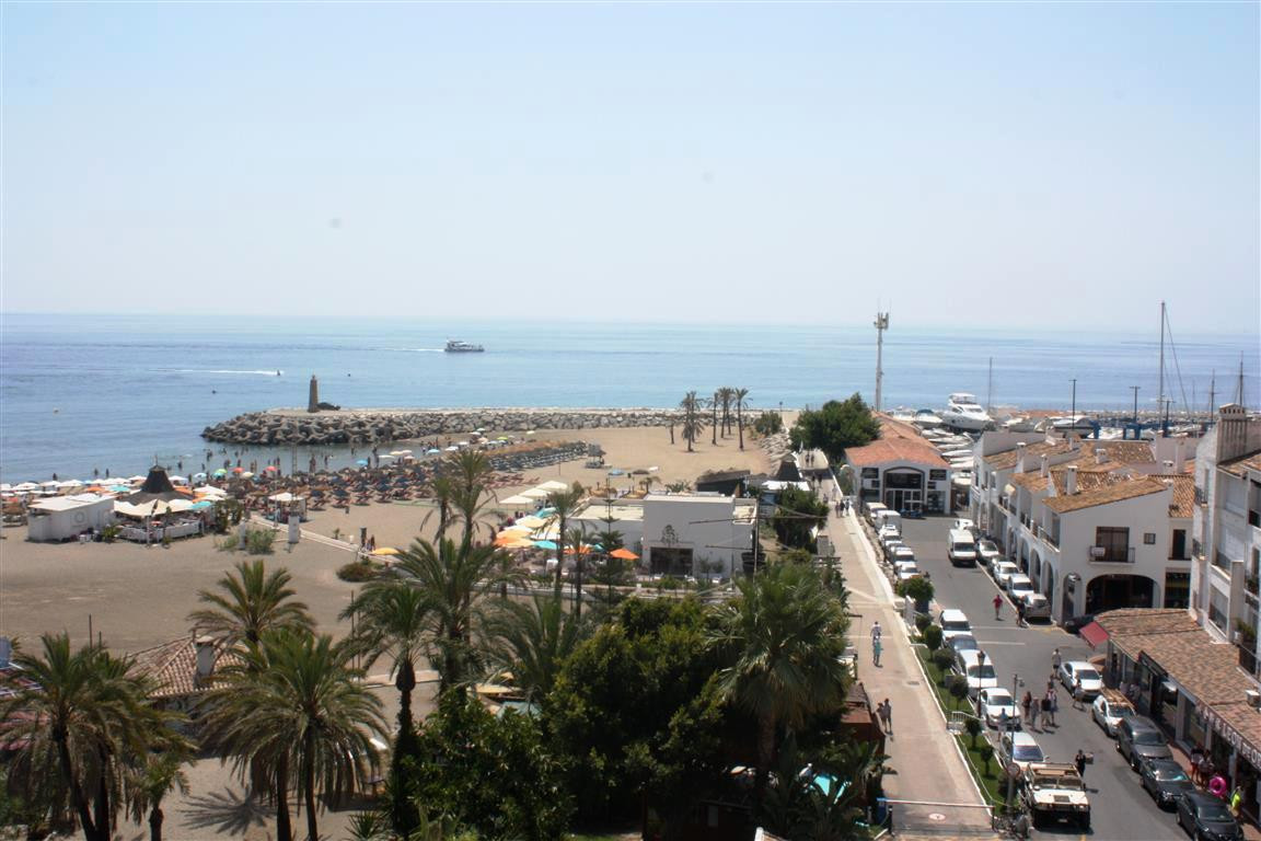 3 Bedroom Apartment for Sale in Puerto Banús — 6