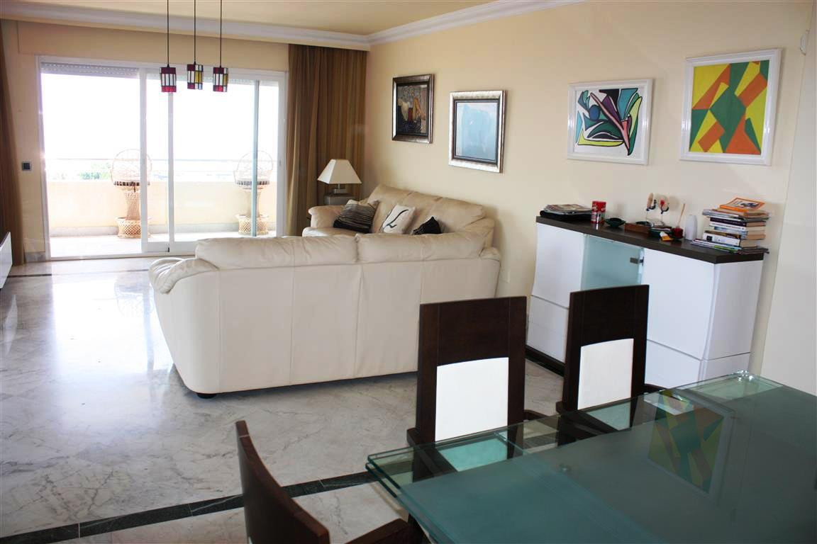 3 Bedroom Apartment for Sale in Puerto Banús — 8