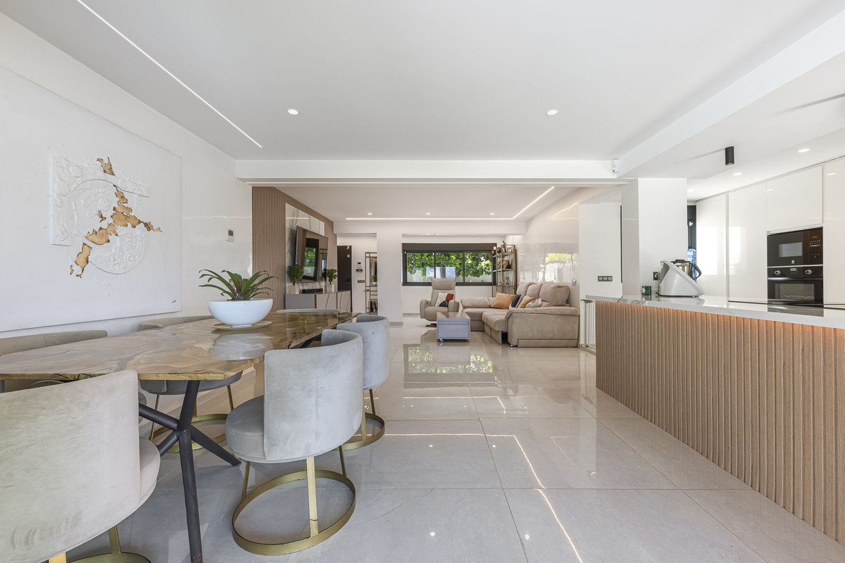 3 Bedroom Villa for Sale in New Golden Mile — view 13