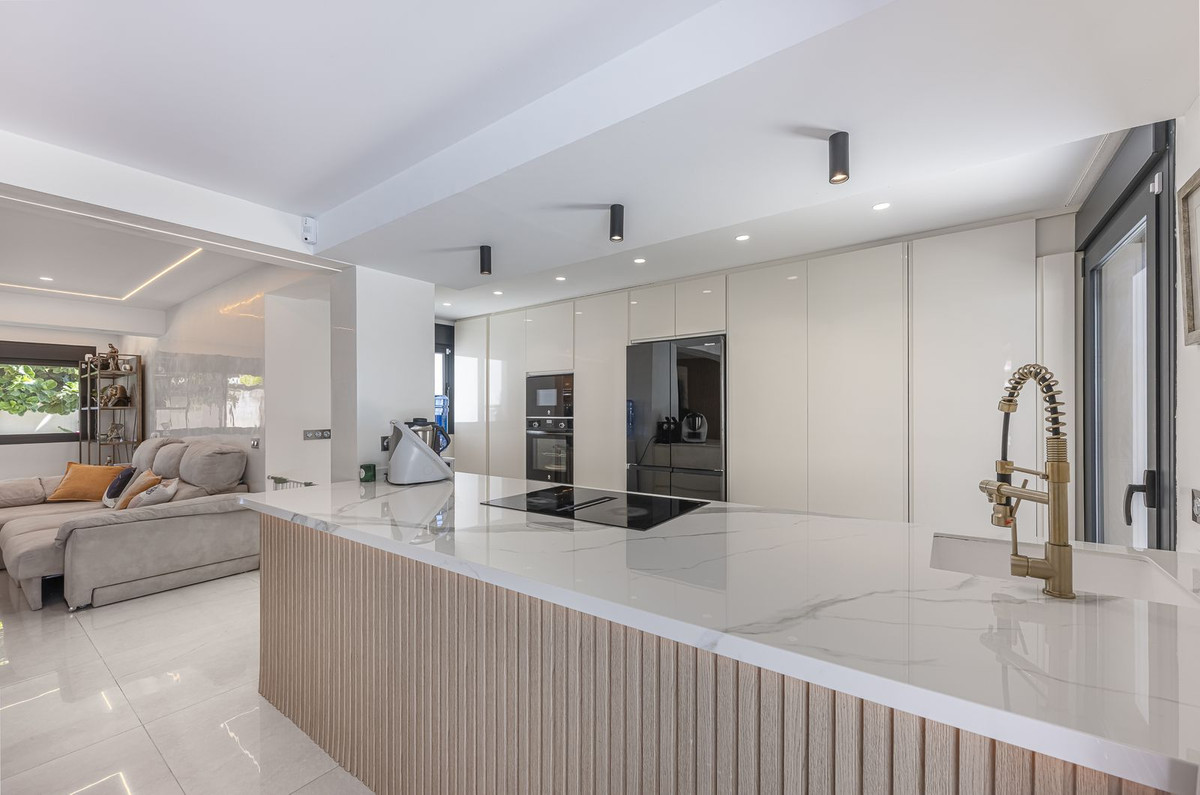 3 Bedroom Villa for Sale in New Golden Mile — view 14