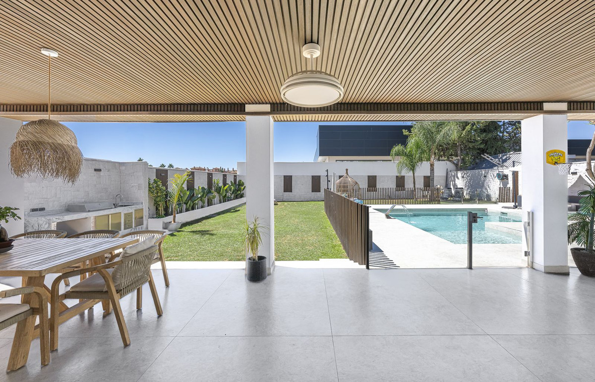3 Bedroom Villa for Sale in New Golden Mile — view 20