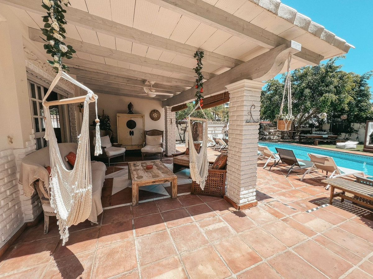 5 Bedroom Villa for Sale in Nueva Andalucía — 2