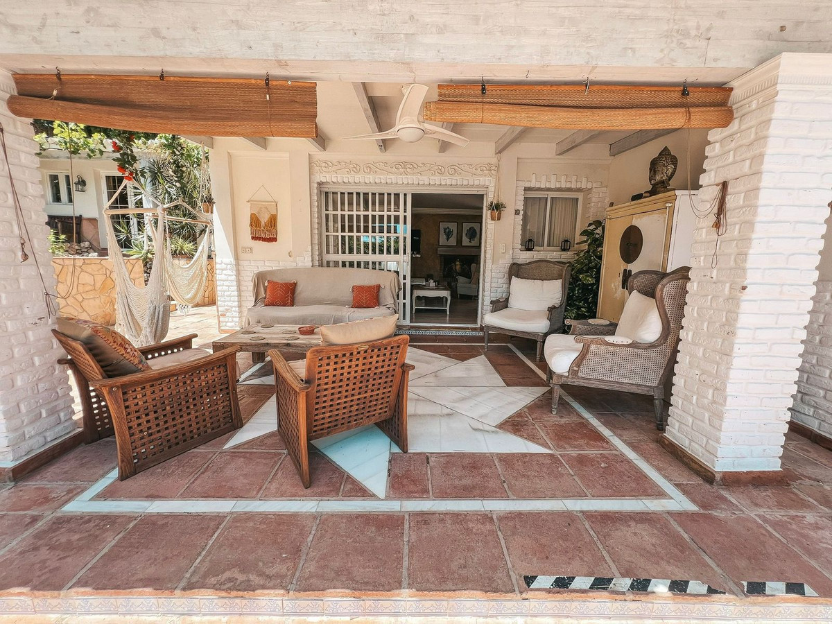 5 Bedroom Villa for Sale in Nueva Andalucía — 5