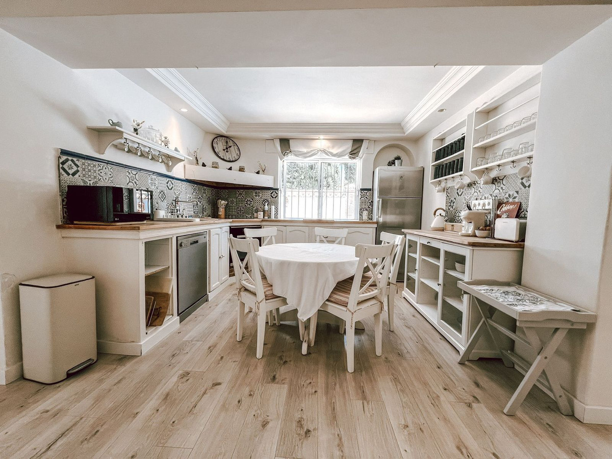 5 Bedroom Villa for Sale in Nueva Andalucía — view 10