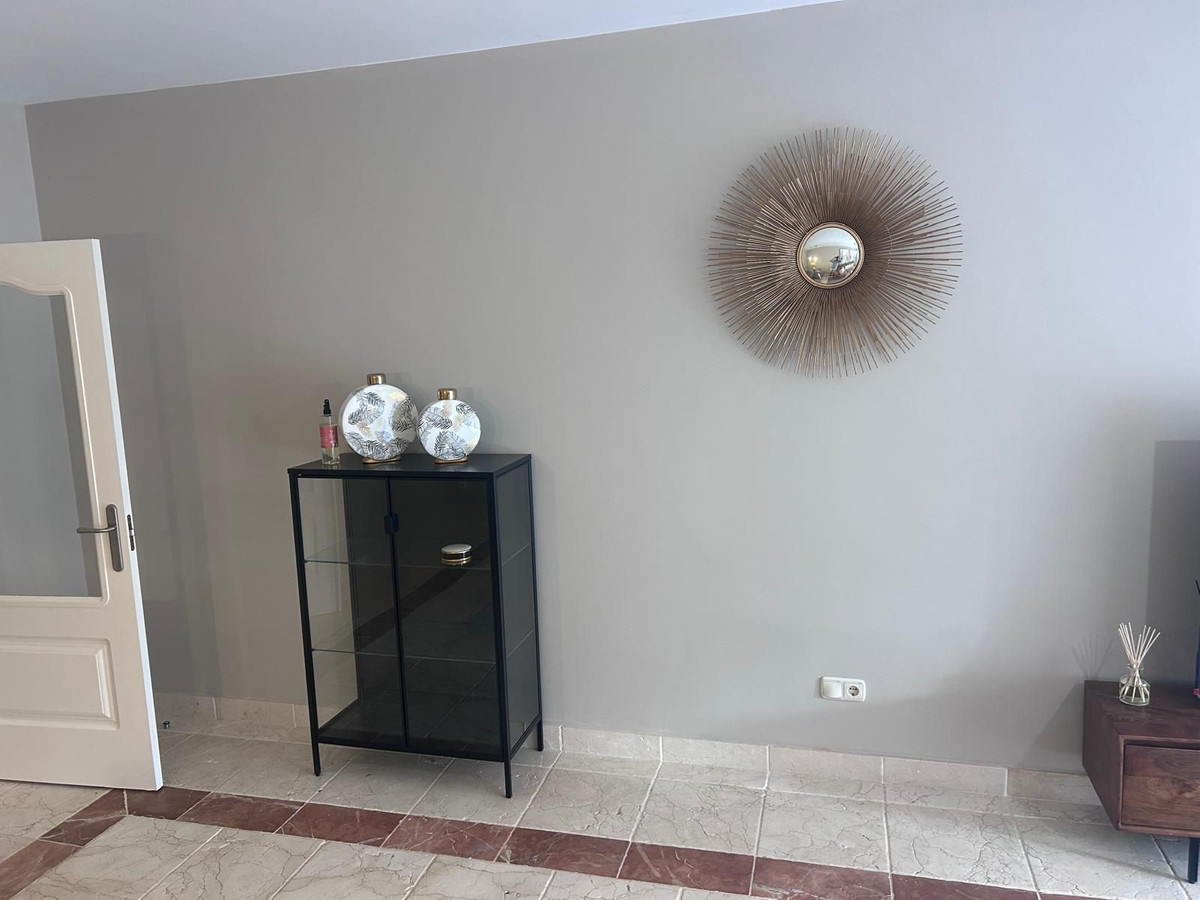 3 Bedroom Apartment for Sale in Benahavís — view 10