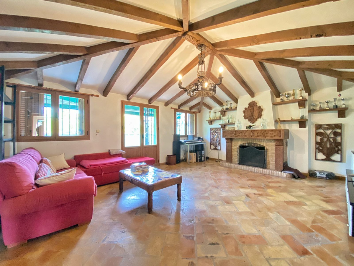 5 Bedroom Villa for Sale in Marbella — 5