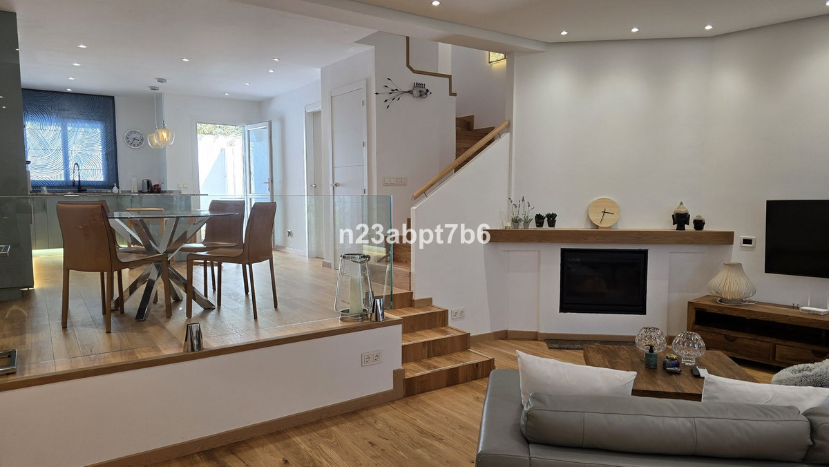 3 Bedroom Villa for Sale in Istán — 2