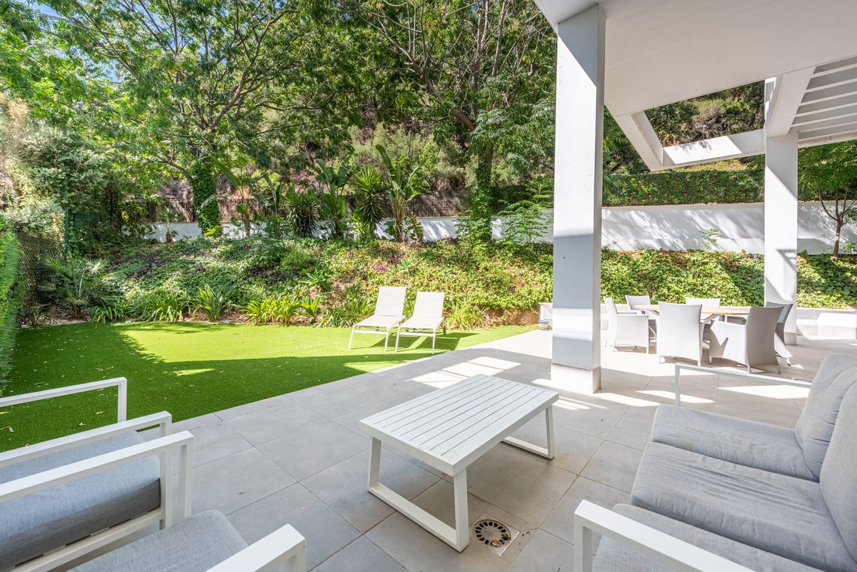 3 Bedroom Apartment for Sale in Benahavís — 2