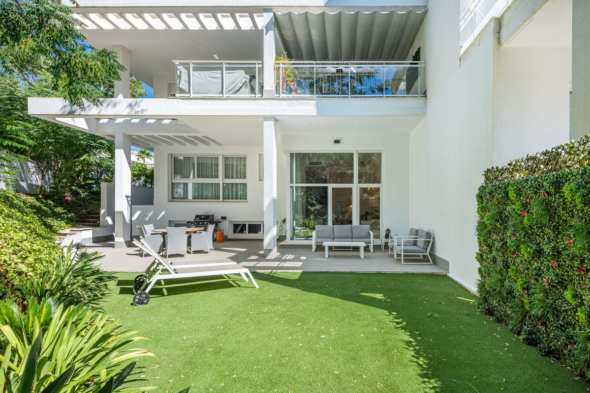 3 Bedroom Apartment for Sale in Benahavís — 6