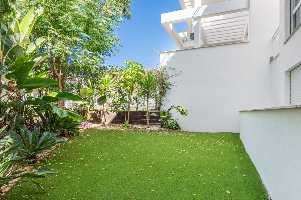 3 Bedroom Apartment for Sale in Benahavís — 8