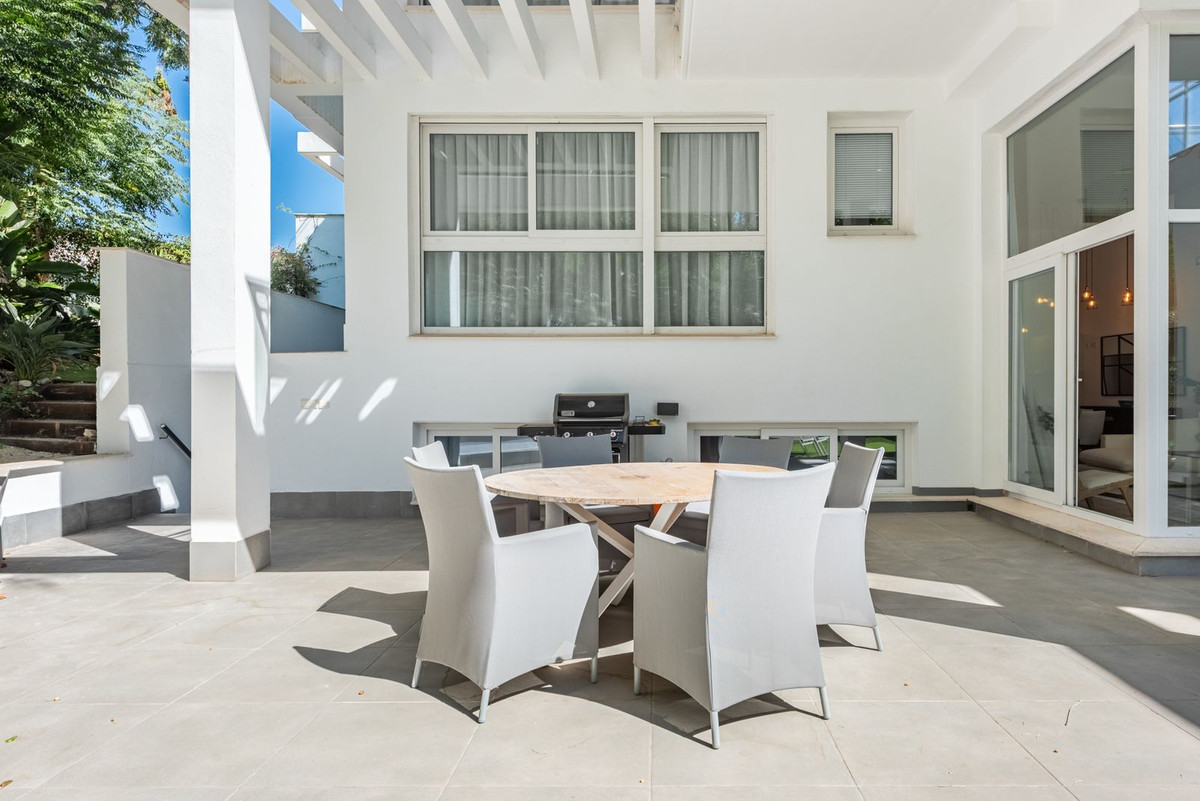 3 Bedroom Apartment for Sale in Benahavís — view 10