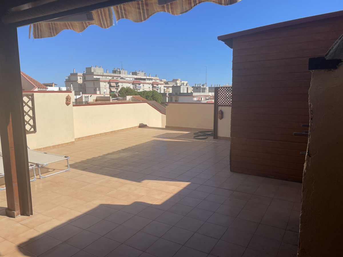3 Bedroom Apartment for Sale in Estepona — 2